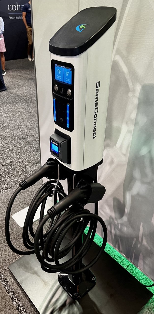 BLINK Series 8 (ISO Model) Level 2 Commercial EV Charging Station 80A Dual Port w/ One Year Full Service LTE Cloud & CC & Pedestal Bundle