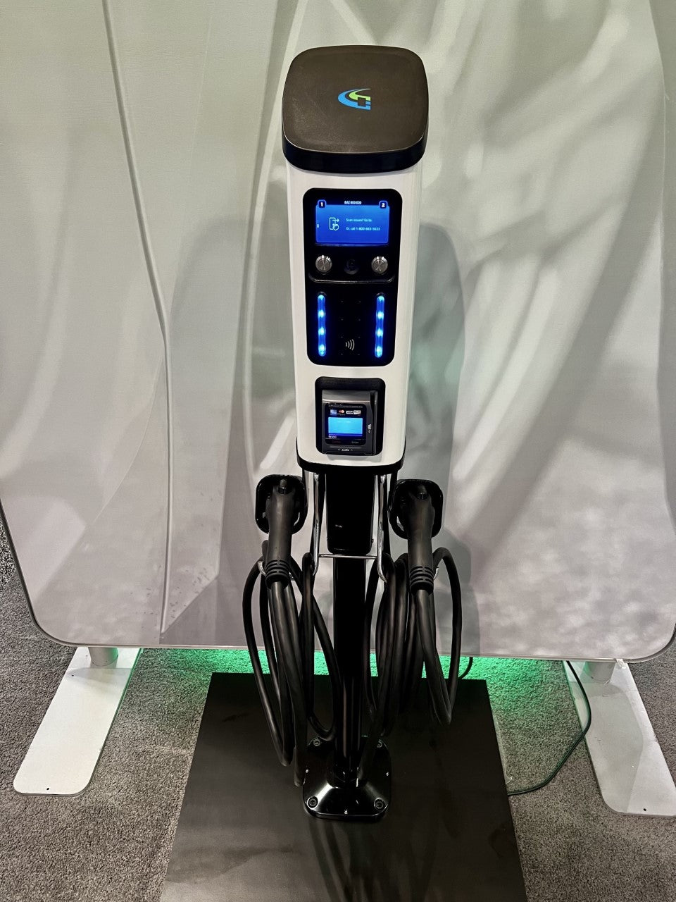 BLINK Series 8 (ISO Model) Level 2 Commercial EV Charging Station 80A Dual Port w/ One Year Full Service LTE Cloud & CC & Pedestal Bundle