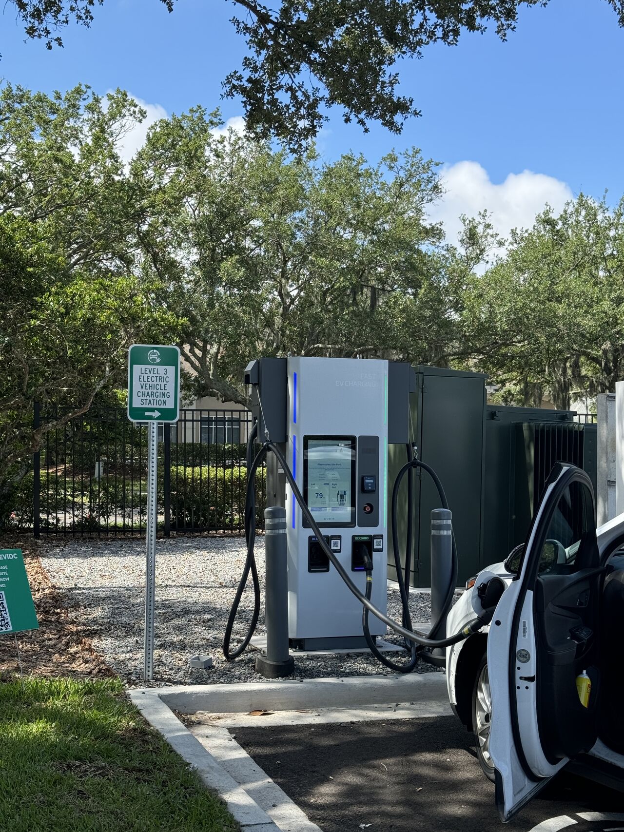 EVSIS 100kW DC Fast Charger Level 3 Charging Station with  24" Large Screen Monitor
