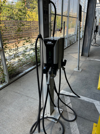 Dual Port Siemens Versicharge 11.5kw Level 2 EV Charger Charging Station 48A with Pedestal and Cable Management System Bundle