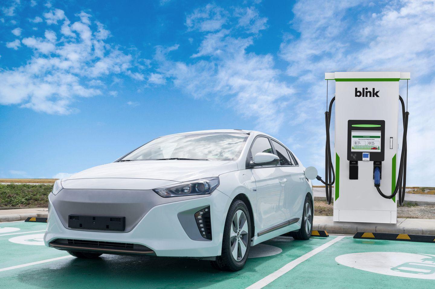 Blink 60kW-180kW Charging Station – Dual Port Level 3 Free Standing DC Fast Charger + 1 Year Network Bundle