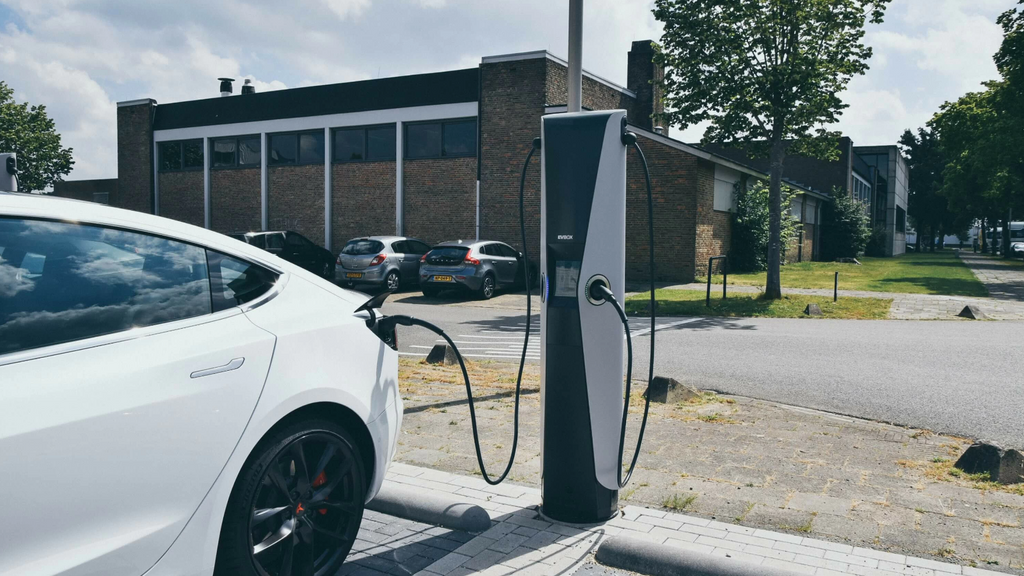 EVBox IQON 7.2kW 30Amps 240V Level 2 Dual Port Commercial EV